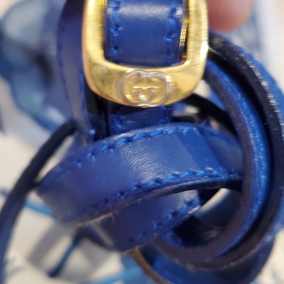 RARE Gucci blue & cream shoulder bag Gucci Italy & Crest on left - Picture 15 of 16
